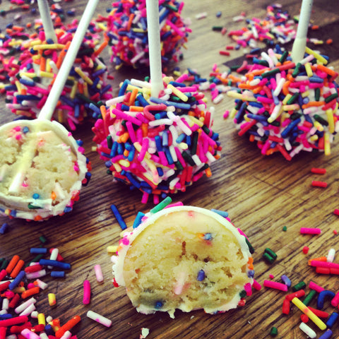FUNFETTI CAKE POPS